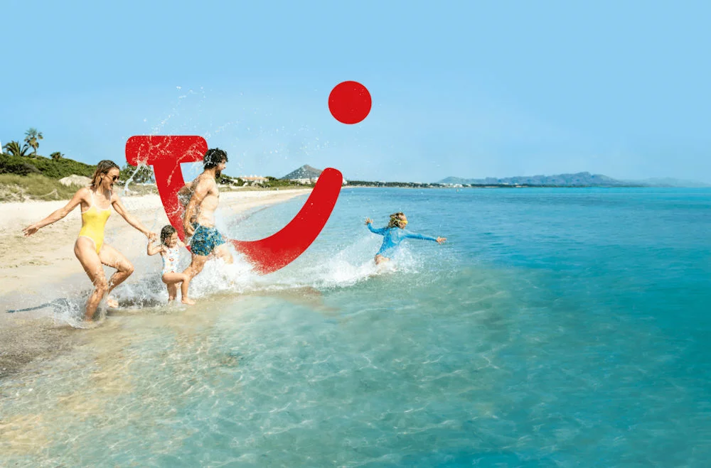 TUI expert visual banner - familievakantie, kinderen lopen in de zee